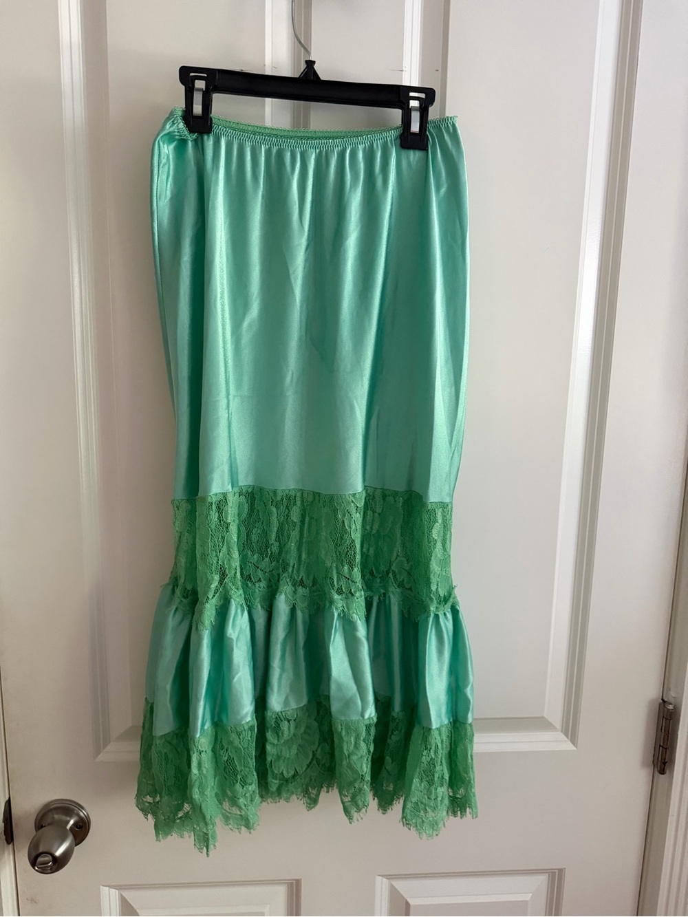 Vintage Women's Mint Green Lace-Trim Midi Skirt